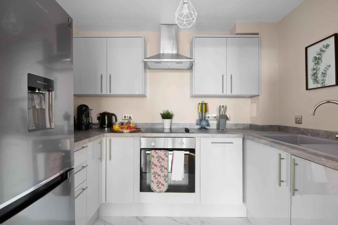 Spacious & Cosy, Netflix, Parking, Colindale Station Хендън Екстериор снимка