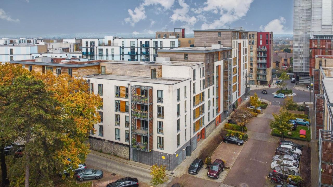 Spacious & Cosy, Netflix, Parking, Colindale Station Хендън Екстериор снимка