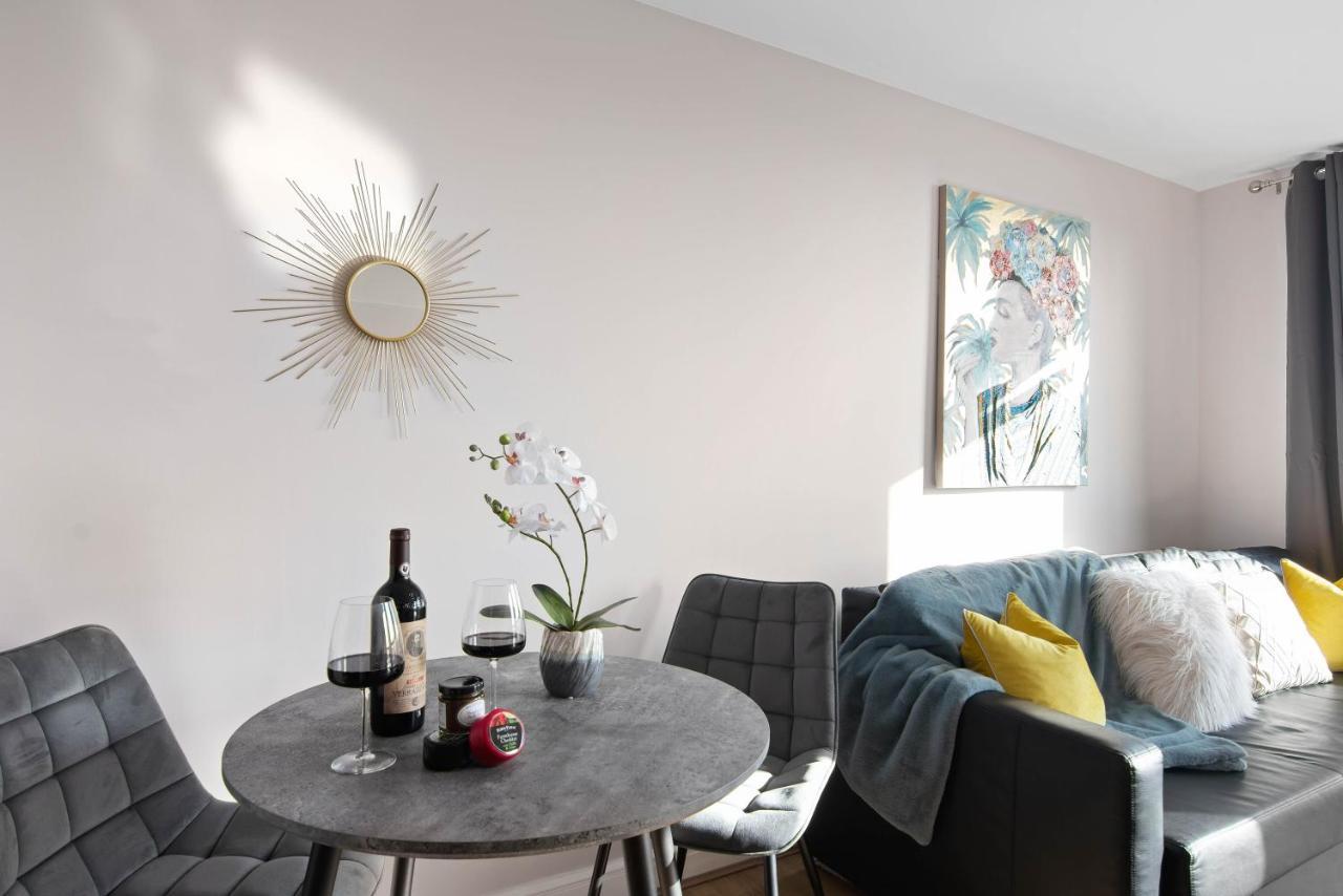 Spacious & Cosy, Netflix, Parking, Colindale Station Хендън Екстериор снимка